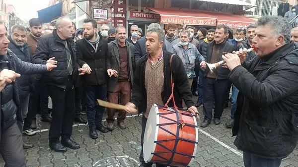 Dövizdeki düşüş Malatya'daki kayısı satıcılarını sevindirdi! Davul zurna ile dolar yaktılar - 2