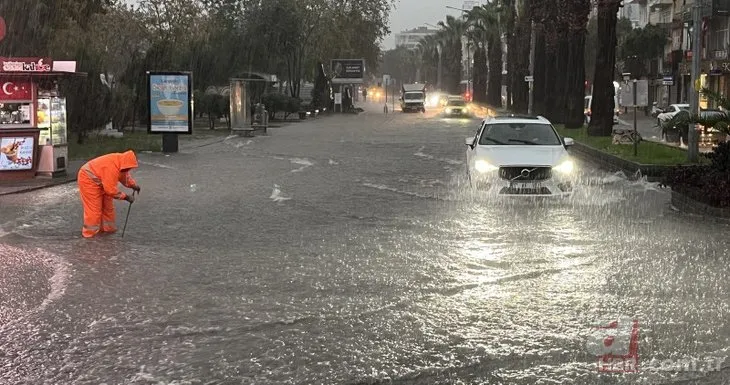 Meteoroloji uyarmıştı: İzmir, Çanakkale, Muğla’yı sağanak vurdu! Tatilciler tahliye edildi yollar göle döndü