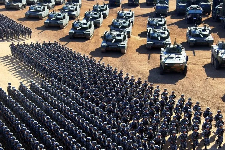 Çin ordusundan gövde gösterisi
