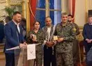 Fransızlardan PKK/YPG’li teröristlere onur nişanı