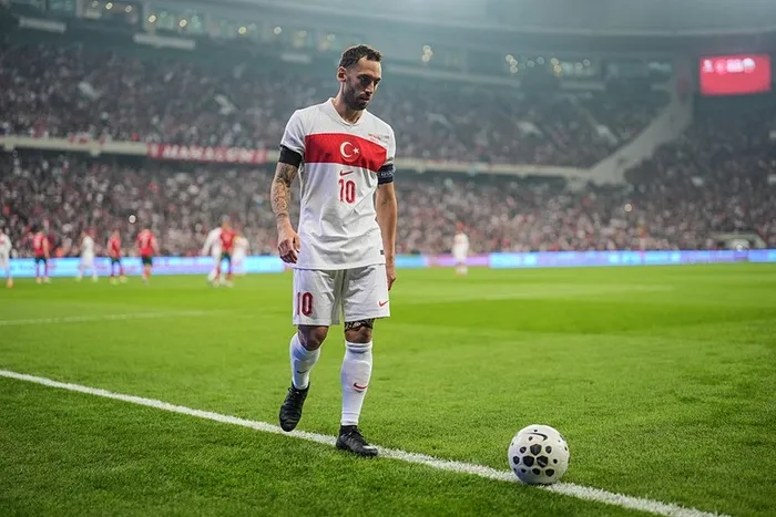 a-milli-takimda-sakatlik-soku-umit-milli-takimdan-2-isim-kadroya-cagrildi-1763306686080.jpeg . Karşılaşmada milli oyuncu Hakan Çalhanoğlu da görev aldı (AA)