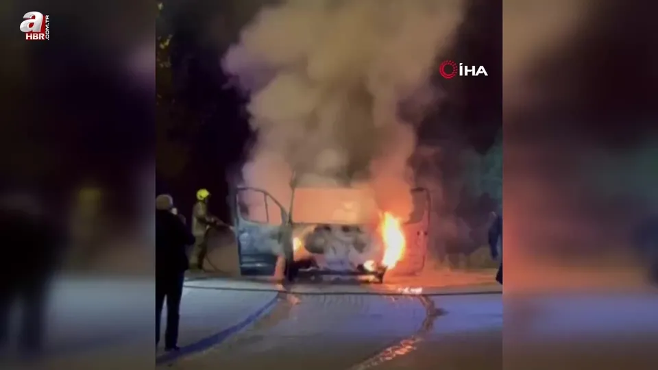 Gözleri önünde minibüs alev alev yandı