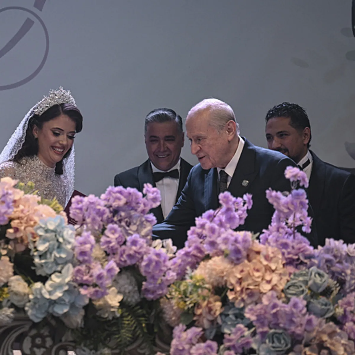MHP lideri Bahçeli Çelik çiftinin nikah şahidi oldu
