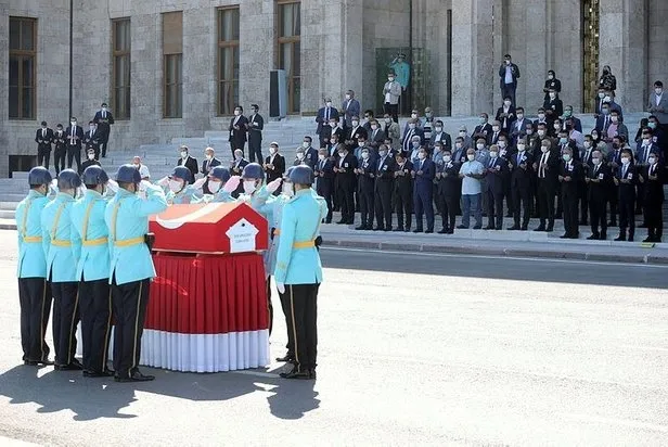 Son dakika: Eski Bakan Zeki Ergezen'e veda! TBMM'de tören düzenlendi - 1