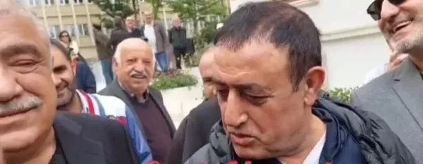 nuri-sesiguzelin-cenazesinde-mahmut-tunceri-cildirtan-soru-yuzsuz-musun-1684672939585.jpeg Nuri Sesigüzel’in cenazesinde Mahmut Tuncer’i çıldırtan soru! “Yüzsüz müsün?" - 3