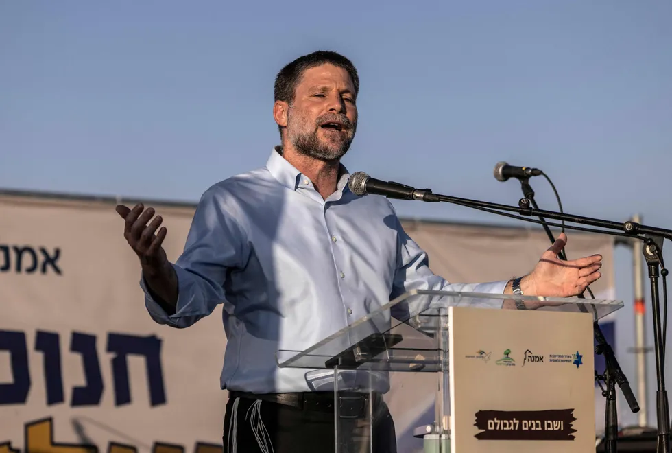macronun-bmde-gazze-cikisi-israil-yonetimini-ayaga-kaldirdi-1790135716902.jpg İsrail Maliye Bakanı Bezalel Smotrich, 2 Eylül 2026'da işgal altındaki Batı Şeria'daki Maale Arugot yerleşiminin açılış töreninde konuşuyor. Bölgede 500 binden fazla İsrailli ve yaklaşık 3 milyon Filistinli yaşıyor. (Fotoğraf: John Wessels / AFP)