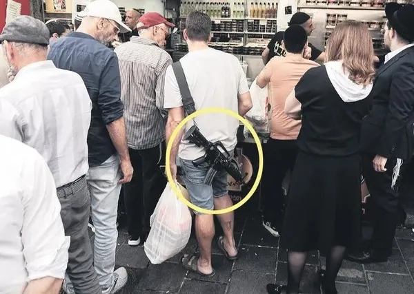 1700545392149.jpeg Batı Şeria'da Yahudi yerleşimci terörü! Sokaklarda uzun namlulu silahlarla geziyorlar - 4