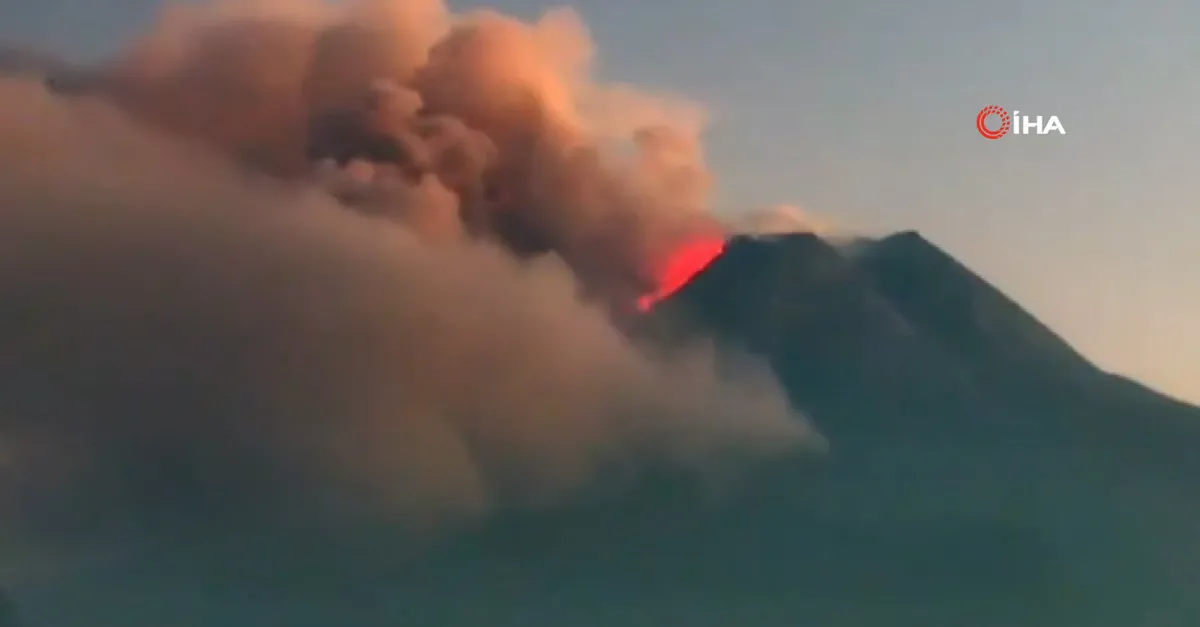 Gökyüzünü duman kapladı! Endonezya’daki Merapi Yanardağı yeniden harekete geçti