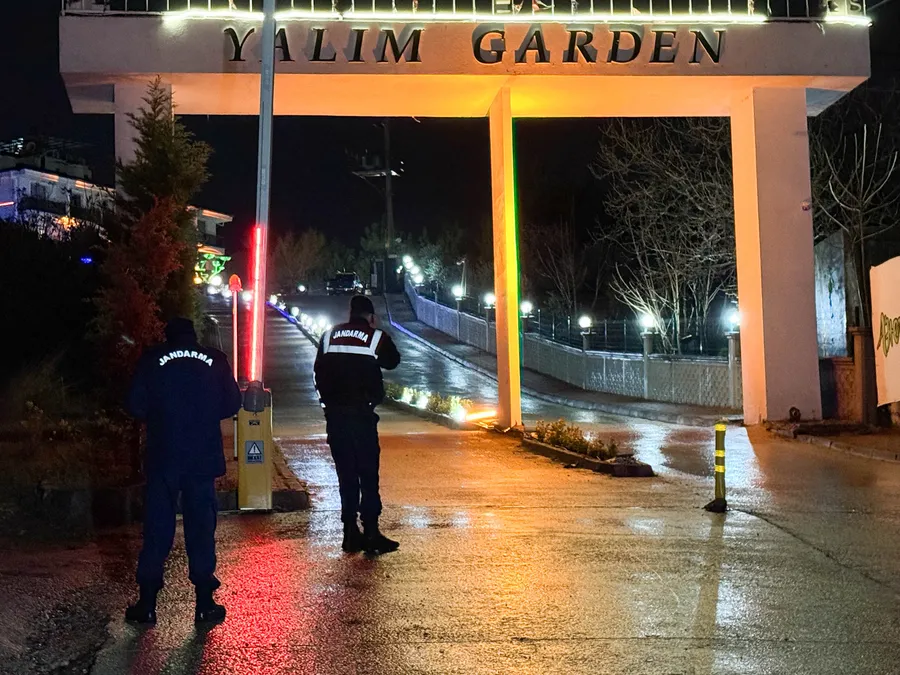 chpli-usak-belediyesine-rusvet-operasyonu-baskan-yalim-dahil-13-kisiye-tutuklama-talebi-1774885148047.jpg Rüşvet soruşturmasında gözaltına alınan Uşak Belediye Başkanı Yalım'ın 4 işletmesinde arama yapıldı (AA)