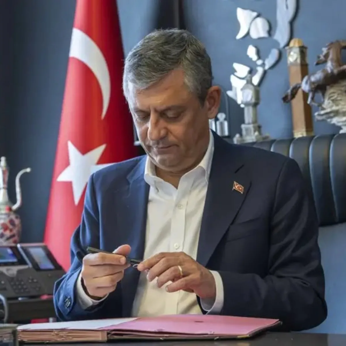 Yeni Parti ekibinden skandal başlangıç! CHP'yi bölüp temeli 'hırsızlıkla' attılar