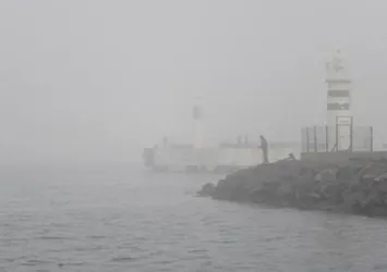 Sis Çanakkale Boğazı'nda ulaşımı engelledi