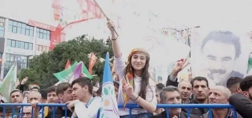 CHP-DEM işbirliği belgelendi! Esenyurt'ta teröristbaşı Öcalan'a özgürlük çağrısı