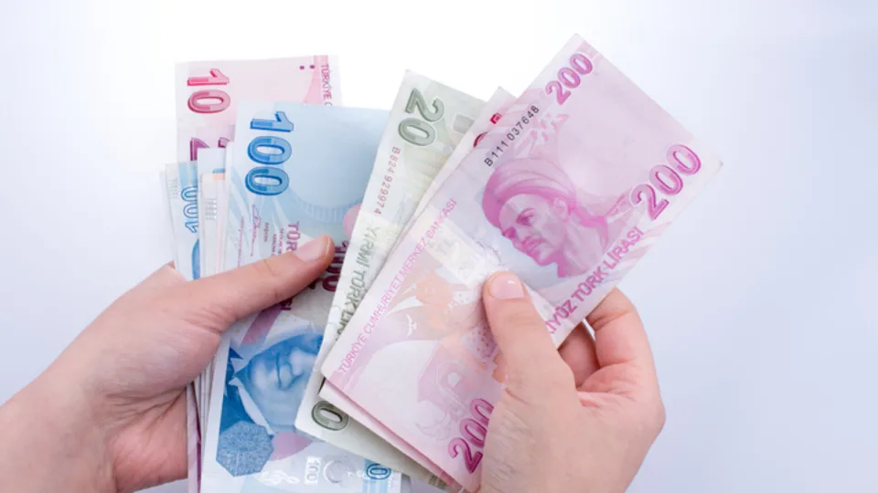 Yeni hükümetin ana gündemi ekonomi: Asgari ücretliler, memur ve emekliye zam, ev kadınlarına emeklilik...