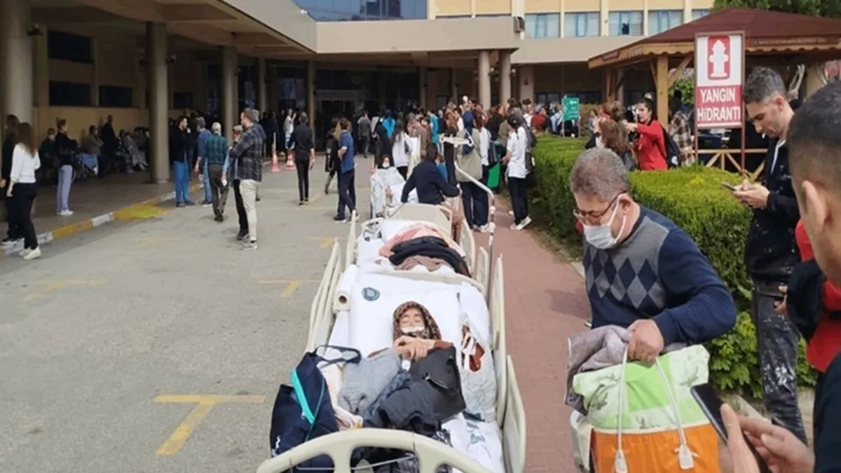 Akdeniz Üniversitesi Hastanesi'nde yangın paniği! Acil servis boşaltılıyor