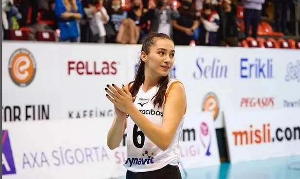 saliha-sahin-kimdir-kac-yasinda-ve-nereli-turkiye-abd-voleybol-macindaki-performansiyla-gundeme-oturdu-1656839160347.jpg Saliha Şahin kimdir, kaç yaşında, hangi takımda oynuyor? Türkiye-ABD voleybol maçındaki performansıyla gündeme oturdu - 4