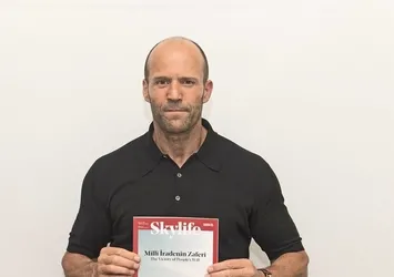 Ünlü oyuncu Jason Statham'dan "milli irade" fotoğrafı