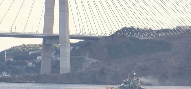 Rus savaş gemisi İstanbul Boğazı’ndan geçti