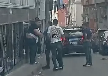 İçinde 4 yaşındaki yeğeninin olduğu araca saldırdı! Yer: Fatih
