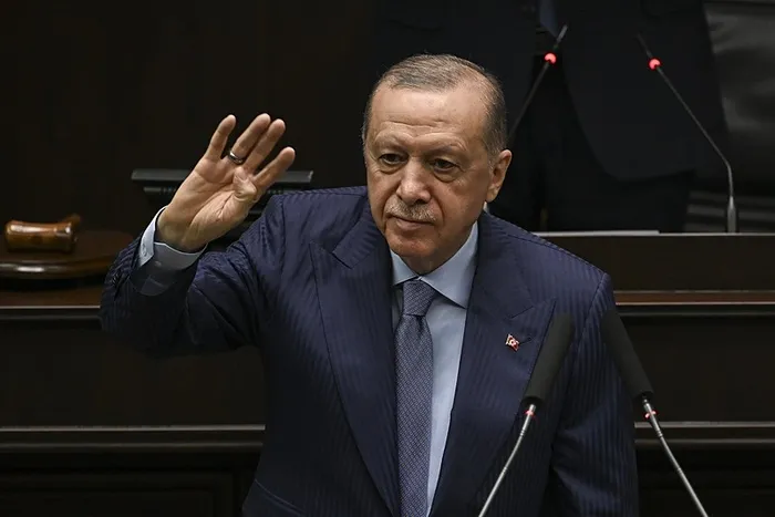 baskan-erdogandan-chpli-belediyelerdeki-yolsuzluk-skandalina-tepki-yuz-yillik-halk-partisi-harac-partisi-oldu-1752055264167.jpeg CHP Genel Başkanı Özgür Özel'e sert sözlerle tepki gösteren Erdoğan, ʺUtanç verici bir tablo var.ʺ dedi. (A Haber arşiv)