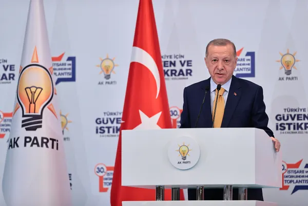 Son dakika: AK Parti Kızılcahamam’da kampa girdi! Programın açılış konuşması Başkan Erdoğan’dan! İşte parola: Rahat ol Türkiye emin ellerdesin