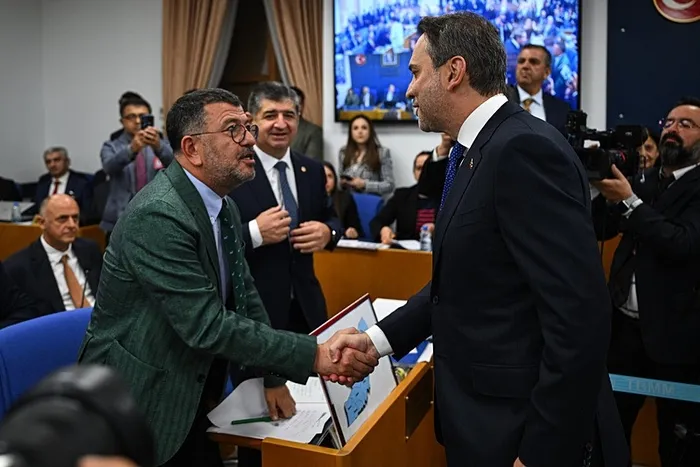 bakan-bayraktardan-mutfakta-tup-bos-diyen-chpli-vekile-cevap-tupe-gerek-yok-dogal-gaz-kullaniyorlar-1762540083158.jpeg Enerji ve Tabii Kaynaklar Bakanı Alparslan Bayraktar, Bakanlığının 2026 yılı bütçe görüşmelerine katıldı (AA)