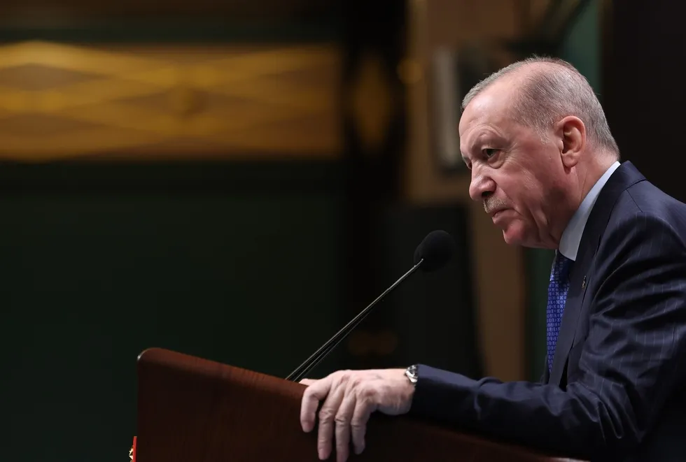 baskan-erdogandan-chpli-belediyelere-tepki-sehirleri-haraca-bagladilar-1778071755265.jpeg Başkan Erdoğan'dan CHP'li belediyelere tepki: Şehirleri haraca bağladılar - 2