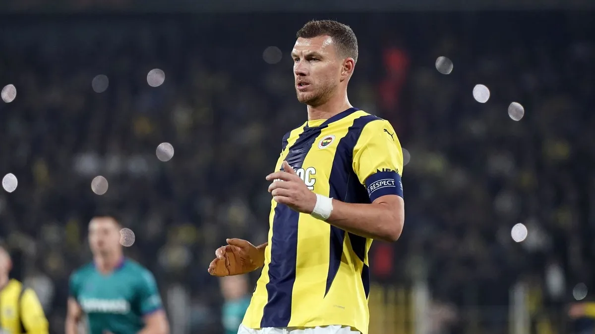 Edin Dzeko'nun elinde kırık tespit edildi