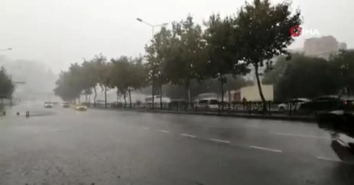 İstanbul'da dolu yağışı! Uyarılar peş peşe geldi...