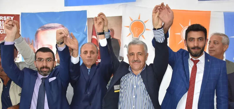 24 HAZİRAN SEÃİMLERİ ÃNCESİ SAADET PARTİSİ'NDE İSTİFA ÅOKU