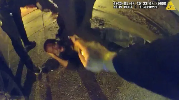 abdde-polis-siddeti-bitmiyor-o-goruntuler-sonrasi-sokaklar-karisti-canice-oldurduler-1674899959952.jpg ABD’de polis şiddeti bitmiyor! O görüntüler sonrası sokaklar karıştı | Canice öldürdüler - 1