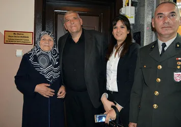 Mehmetçik Vakfı'na 3 evini bağışladı