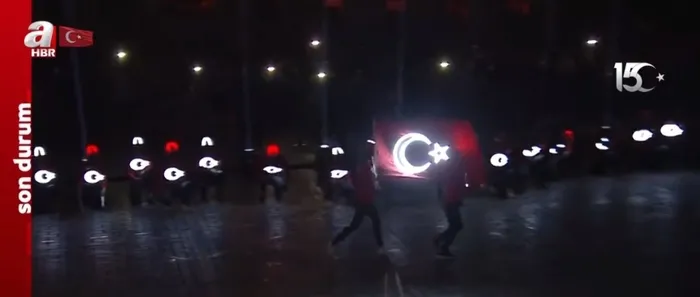 Son dakika: Galata Kulesi ve Ayasofya’da 15 Temmuz'a özel gösteri - 3