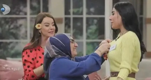 gelinim-mutfakta-bugun-kim-birinci-oldu-22-aralik-gelinim-mutfakta-ceyrek-altini-kim-kazandi-1671712139501.jpeg Gelinim Mutfakta bugün kim birinci oldu? Gelinim Mutfakta çeyrek altını kim kazandı? 22 ARALIK PUAN DURUMU - 3