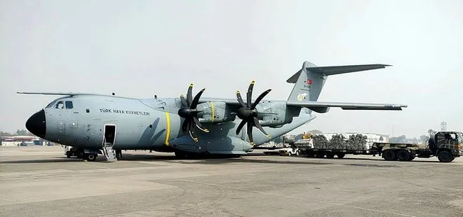 TSK’ya ait CN-235 uçaklarından Hatay Havalimanı’na insani yardım malzemesi
