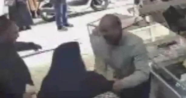 Fatih’te sokak ortasında çarşaflı kadına saldırmıştı: Yeni görüntüler ortaya çıktı!