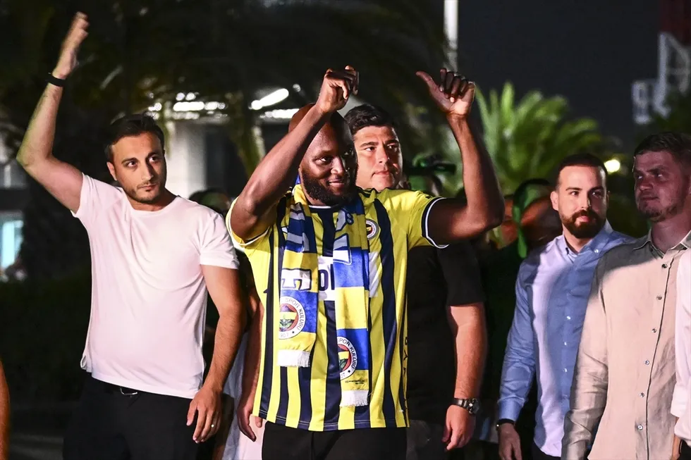 fenerbahceden-lukaku-bombasi-transfer-resmen-duyuruldu-yildiz-futbolcu-istanbulda-1786568324974.jpg Fenerbahçe'den Lukaku bombası! Transfer resmen duyuruldu! Yıldız futbolcu İstanbul'da - 1