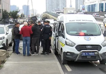 Banka önünde pusu kurdular! Çanta sahibi kurşun yağdırdı