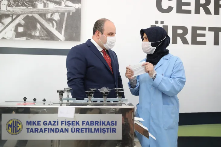 Sanayi ve Teknoloji Bakanı Mustafa Varank Kırıkkale’de maske üretim atölyesini ziyaret etti