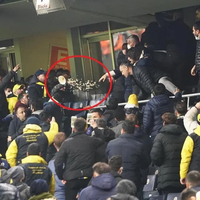 SON DAKİKA! Fenerbahçe tribünleri Ali Koç'u istifaya davet etti