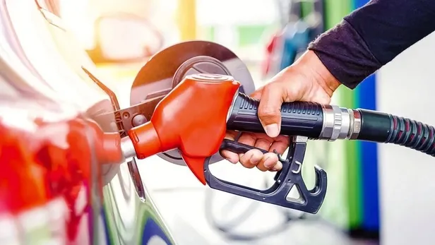 benzine-ve-motorine-indirim-geliyor-6-mayis-2024-iste-indirim-sonrasi-motorin-dizel-benzin-ve-lpg-fiyatlari-1714980948764.jpeg Benzine ve motorine indirim geliyor (8 Mayıs 2024)! İşte indirim sonrası Motorin (Dizel), Benzin ve LPG fiyatları. - 4