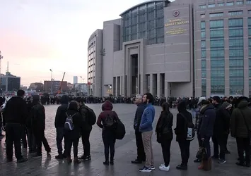 İstanbul Adalet Sarayı'nda uzun "katiplik" kuyruğu