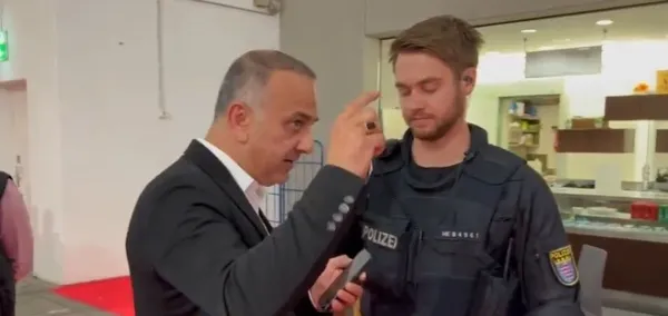 Son dakika: Almanya’da A Haber muhabiri İsmail Erel’e FETÖ’cü alçak Ercan Karakoyun’dan saldırı