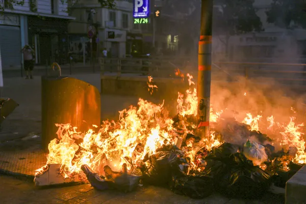 Fransa’da büyük isyan! Macron’dan sosyal medya açıklaması: Erişimi kesebilecek konumda olmalıyız