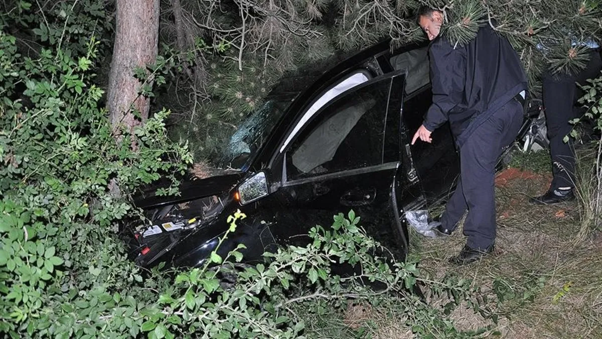 Kontrolden çıkan otomobil tarlaya uçtu 1 kişi yaralandı