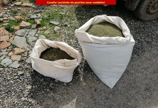 Diyarbakır'da terör örgütü PKK’nın 8 sığınağı imha edildi! Glock marka silah dikkat çekti - 2