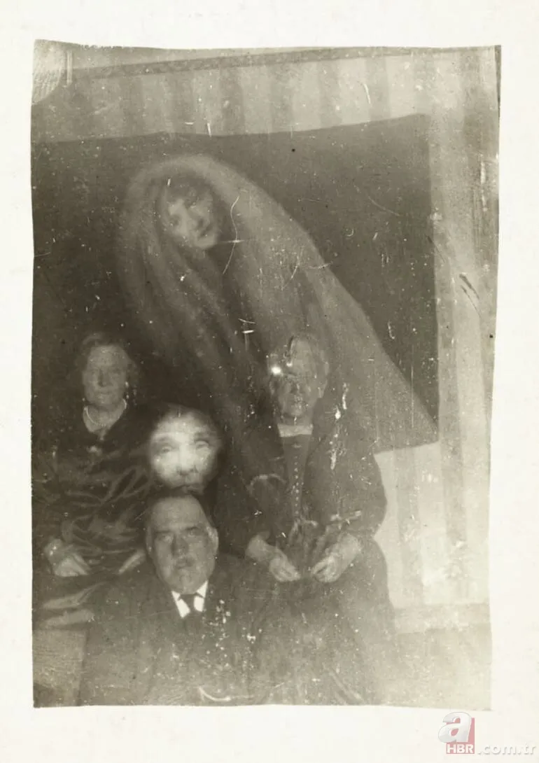 Bilim insanları açıklayamadı! Küçük kızın çekildiği fotoğraf... 25