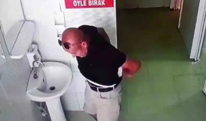 camide-soke-eden-goruntuler-oyle-bir-sey-caldi-ki-pes-dedirtti-1719165923984.jpg Camide şoke eden görüntüler! Öyle bir şey çaldı ki pes dedirtti - 2