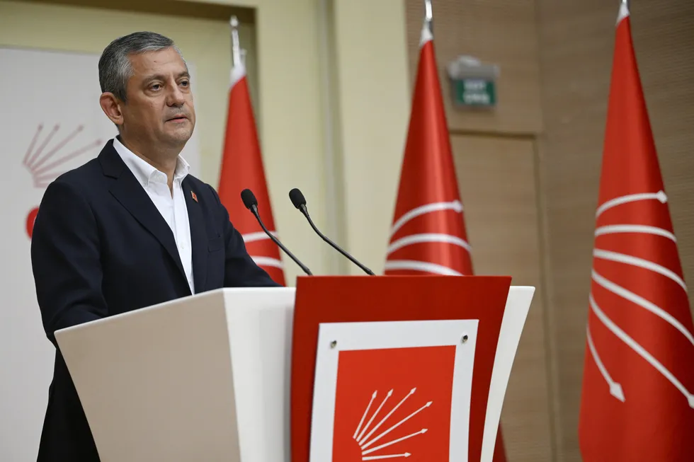 chpdeki-mutlak-butlan-karari-sonrasi-ozelin-onunde-iki-yol-var-bagajda-yolsuzluk-ve-ahlaksizlik-var-1779434288516.jpg Özgür Özel