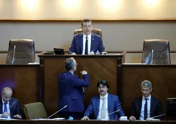 İstanbul Büyükşehir Belediye Meclisi'nde CHP'lilerden pes dedirten hareket