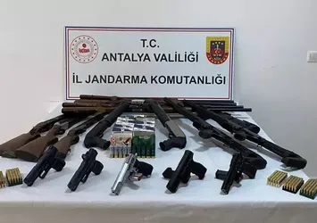 Antalya'da ruhsatsız silah operasyonu